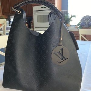 Carmel mahina noir. Louis Vuitton bag